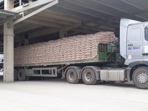 Phương tiện vận chuyển của nhà phân phối xi măng VTA Việt Nam