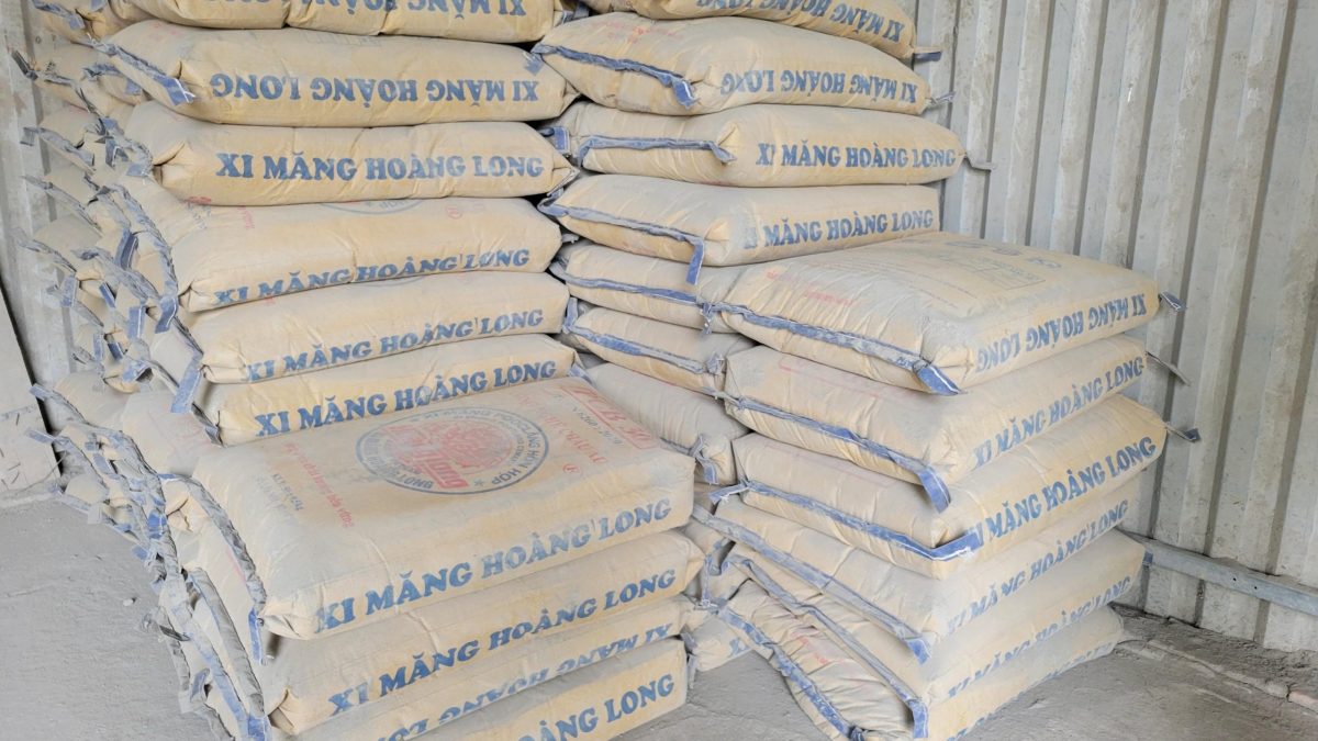 Giá xi măng Hoàng Long