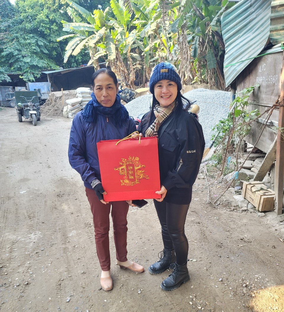 Công ty Cổ phần VLXD Minh Hạnh gửi quà tặng tết đến đại lý các tỉnh miền Bắc