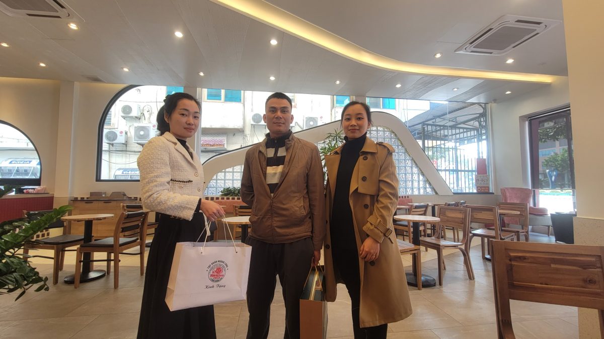 Tiếp nối bước chân trong dự án Xi măng Minh Hạnh tặng quà khách hàng trạm trộn, công trình, công ty sản xuất gạch